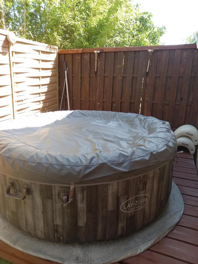 Loft Ambrussum, Jacuzzi, Jardin,Bbq Villa Lunel  Bagian luar foto